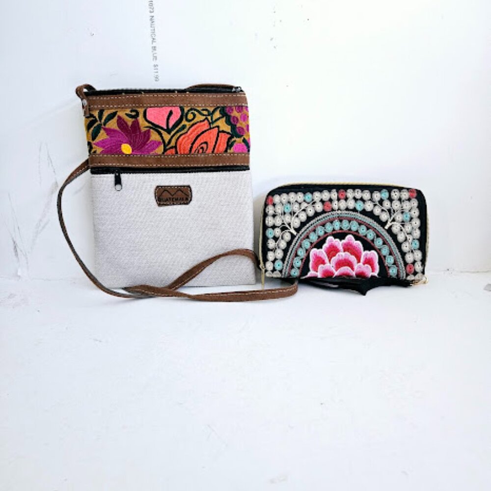 2 Set of embroidered Women's Mayan Handmade bags.